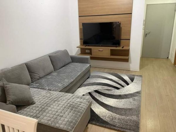 Tirane, jepet me qera apartament 1+1 Kati 1, 63 m² 430 Euro (Kontakt, 21 Dhjetori)