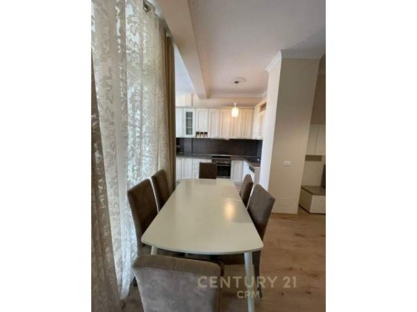 Tirane, jepet me qera apartament 76 m² 800 Euro (Komuna e Parisit)