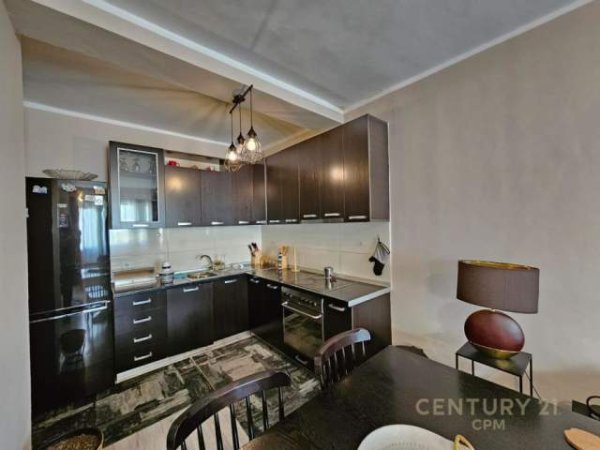 Tirane, jepet me qera apartament 2+1+BLK Kati 1, 88 m² 380 Euro (Rruga Sotir Caci, Fresku)