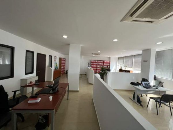 Tirane, jepet me qera magazine 800 m² 6.000 Euro (Qaf-Kashar)