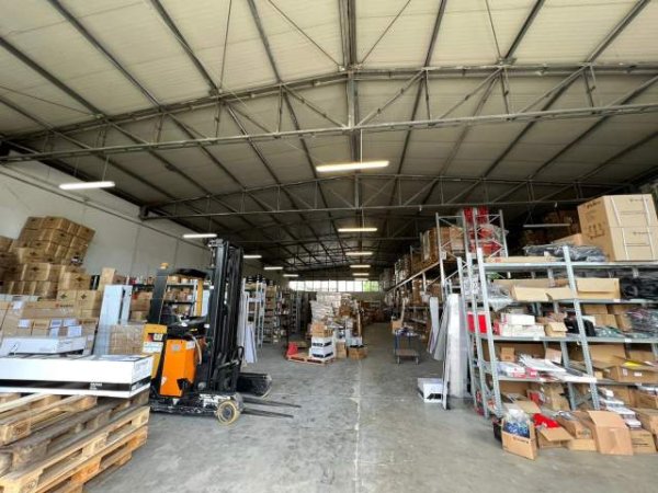 Tirane, jepet me qera magazine 800 m² 6.000 Euro (Qaf-Kashar)