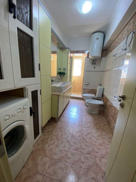 Tirane, jepet me qera apartament 2+1+BLK Kati 5, 120 m² 550 Euro (Rruga e Kosovareve)
