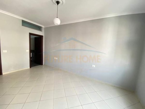 Tirane, shitet apartament Kati 5, 114 m² 103.000 Euro (Unaza e Re)