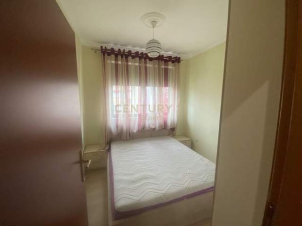 Tirane, jepet me qera 2+1 Kati 8, 85 m² 390 Euro