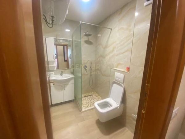 Tirane, jepet me qera 2+1 Kati 8, 85 m² 390 Euro