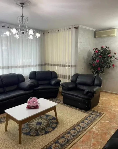 Tirane, jepet me qera apartament 1+1 Kati 3, 70 m² 600 Euro tek Liqeni,Rruga e Kosovareve