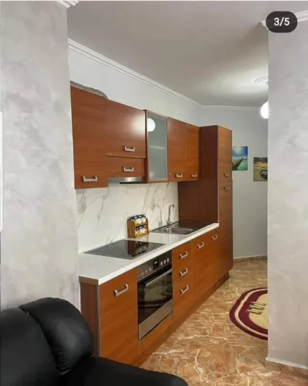 Tirane, jepet me qera apartament 1+1 Kati 3, 70 m² 600 Euro tek Liqeni,Rruga e Kosovareve