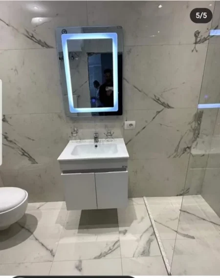 Tirane, jepet me qera apartament 1+1 Kati 3, 70 m² 600 Euro tek Liqeni,Rruga e Kosovareve