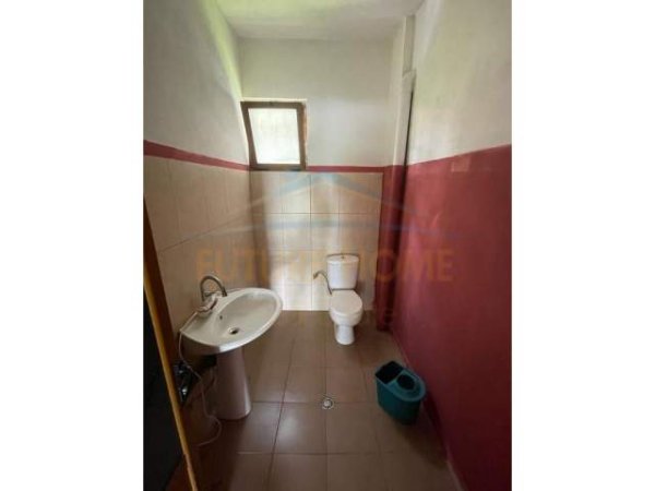 Korce, jepet me qera ambjent biznesi Kati 0, 50 m² 185 Euro (Lagjia 18, Korçë)