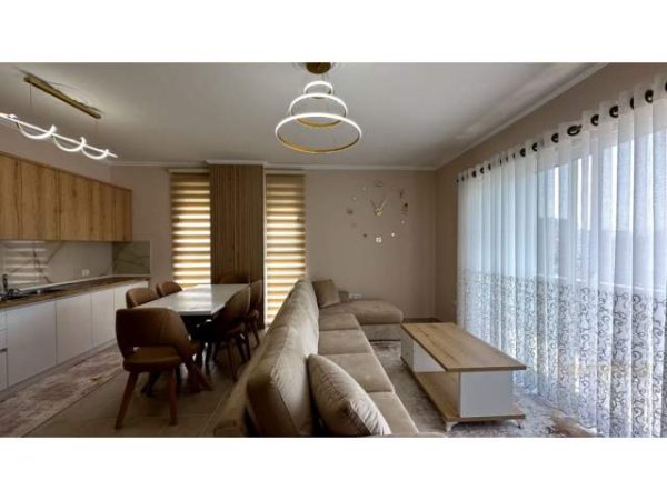 Tirane, jepet me qera 2+1 Kati 7, 85 m² 420 Euro