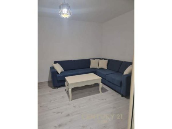 Tirane, jepet me qera apartament 1+1 Kati 1, 70 m² 350 Euro (Globe Tirana)