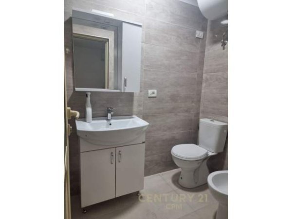 Tirane, jepet me qera apartament 1+1 Kati 1, 70 m² 350 Euro (Globe Tirana)