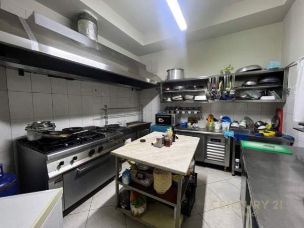 Tirane, jepet me qera lokal Kati 0, 115 m² 1.000 Euro (rreshit petrela)