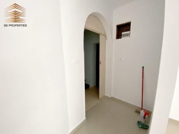 Tirane, jepet me qera dyqan Kati 0, 40 m² 750 Euro (Rruga Gjin Bue Shpata, Tirana e Re)