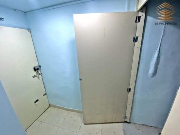 Tirane, jepet me qera dyqan Kati 0, 40 m² 750 Euro (Rruga Gjin Bue Shpata, Tirana e Re)