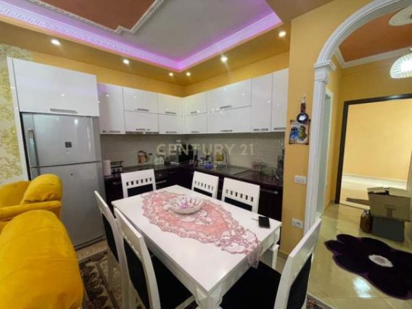 Tirane, jepet me qera apartament 2+1+BLK Kati 7, 103 m² 800 Euro (Vilat Gjermane)