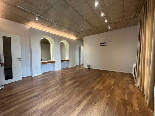 Tirane, jepet me qera ambjent biznesi Kati 1, 200 m² 2.400 Euro (RRUGA ELBASANIT)