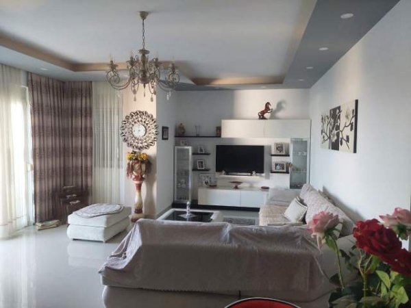 Tirane, jepet me qera apartament 3+1 Kati 1, 150 m² 500 Euro (Kodra e Priftit)