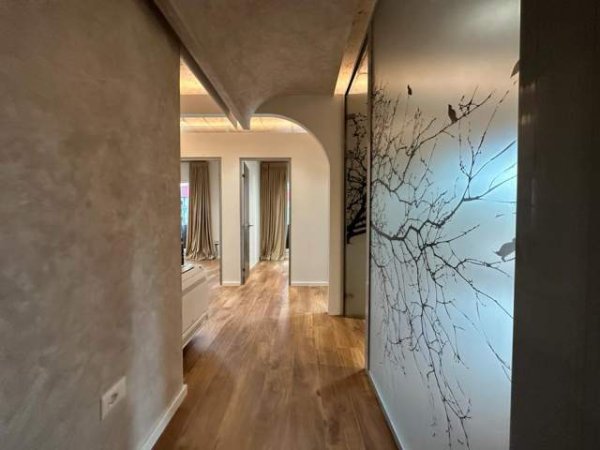 Tirane, jepet me qera ambjent biznesi Kati 1, 200 m² 2.400 Euro (RRUGA ELBASANIT)