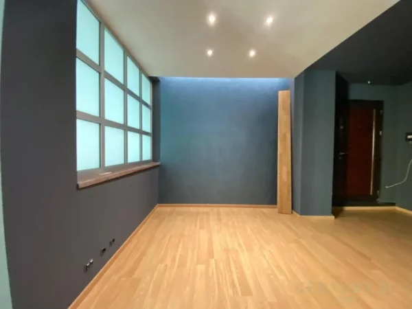 Tirane, jepet me qera zyre Kati 1, 66 m² 550 € (Komuna Parisit)