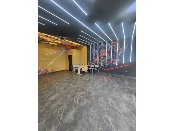 Tirane, jepet me qera ambjent biznesi Kati 0, 110 m² 900 € (Sauk i Ri)