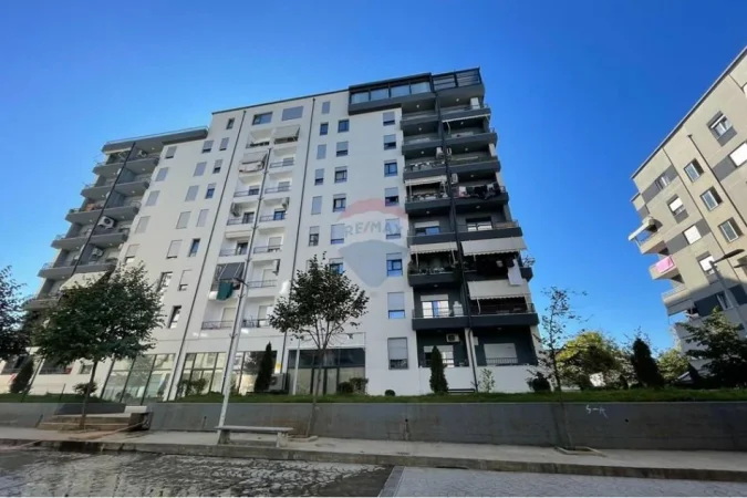 Tirane, shitet apartament 4+1+Ballkon , 450.000 € 