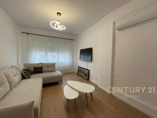 Tirane, jepet me qera apartament 1+1 Kati 4, 70 m² 1.000 € (PRANE GARDES)