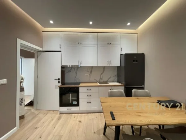 Tirane, jepet me qera apartament 1+1 Kati 4, 70 m² 1.000 € (PRANE GARDES)