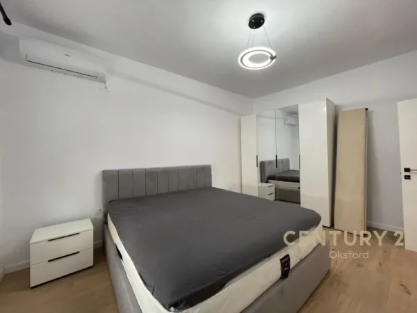 Tirane, jepet me qera apartament 1+1 Kati 4, 70 m² 1.000 € (PRANE GARDES)