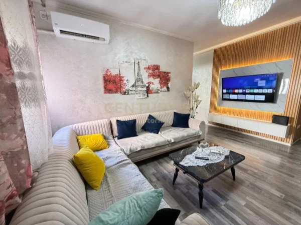 Tirane, jepet me qera apartament 1+1 Kati 4, 70 m² 1.000 € (PRANE GARDES)