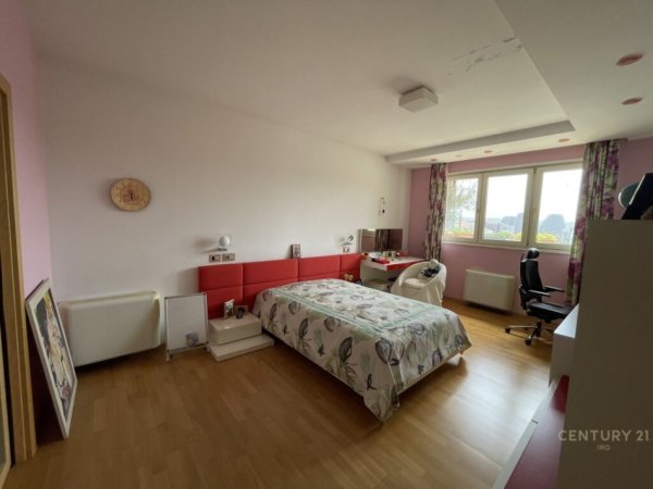 Tirane, jepet me qera apartament+verande | Penthouse 3+1+Aneks+Ballkon Kati 9, 565 m² 2.500 € (Ne mbikalimin e Komunes se Parisit)