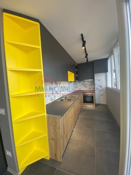 Tirane, jepet me qera zyre Kati 7, 100 m² 500 € (Rruga e Elbasanit)