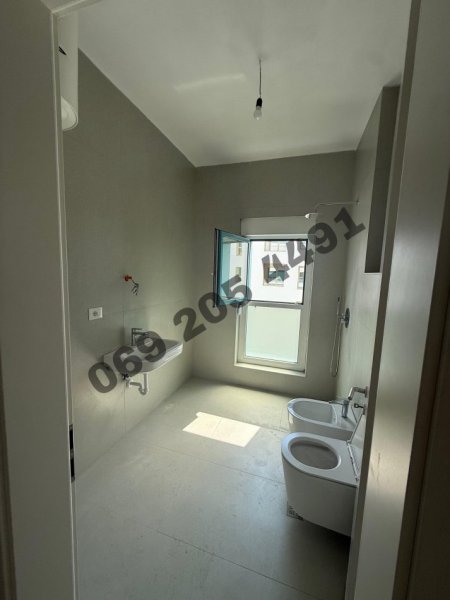 Tirane, jap me qera 2+1 kati  5,450 € (Mangalem) pa komision