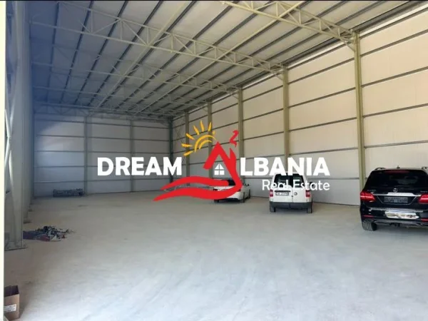 Tirane, jepet me qera magazine , 510 m² 4.000 € (Vore)