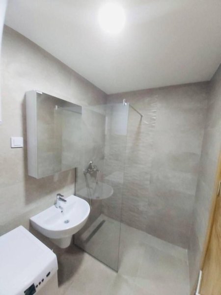 Tirane, jepet me qera apartament 2+1 Kati 5, 70 m² 550 € (rruga shyqyri ishmi)