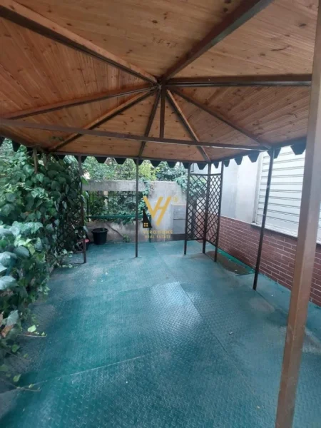 Tirane, jepet me qera dyqan Kati 0, 35 m² 400 € (DONIKA CENTER)