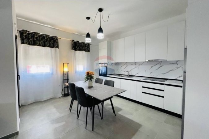 Tirane, jepet me qera apartament 2+1 , 106 m² 600 € 
