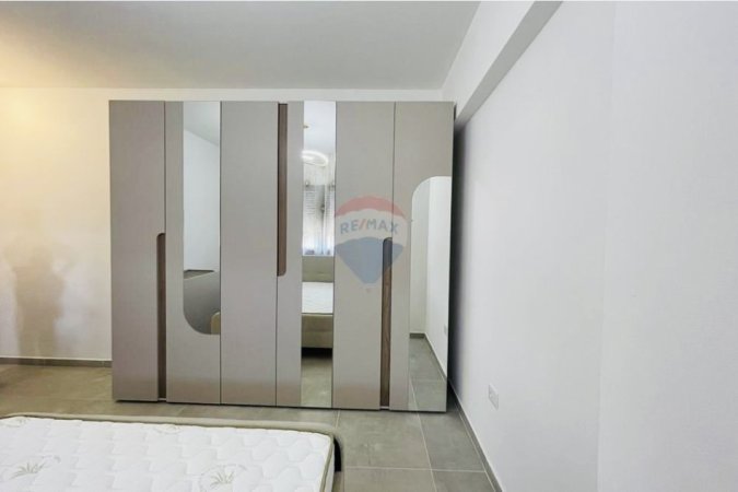 Tirane, jepet me qera apartament 2+1 , 106 m² 600 € 