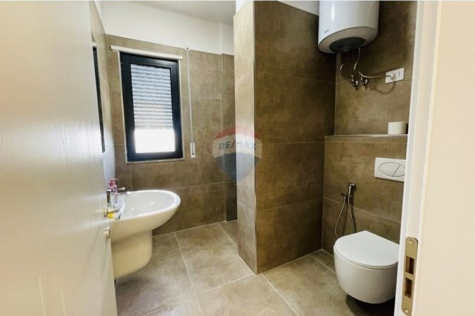 Tirane, jepet me qera apartament 2+1 , 106 m² 600 € 