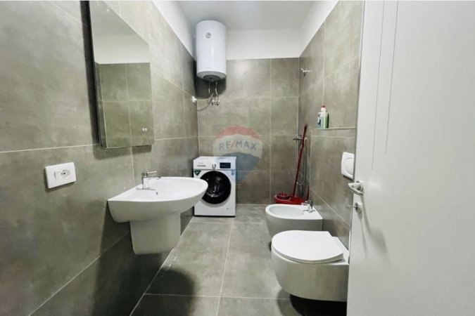 Tirane, jepet me qera apartament 2+1 , 106 m² 600 € 