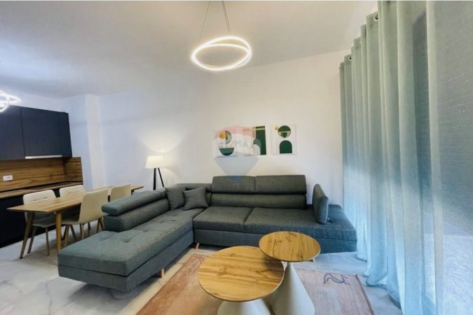 Tirane, jepet me qera apartament 2+1 , 107 m² 600 € 