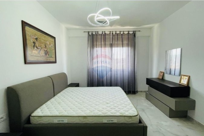 Tirane, jepet me qera apartament 2+1 , 107 m² 600 € 