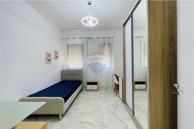 Tirane, jepet me qera apartament 2+1 , 107 m² 600 € 