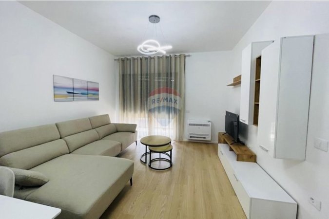 Tirane, jepet me qera apartament 1+1 , 550 € 