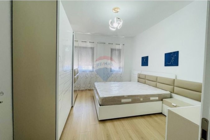 Tirane, jepet me qera apartament 1+1 , 550 € 