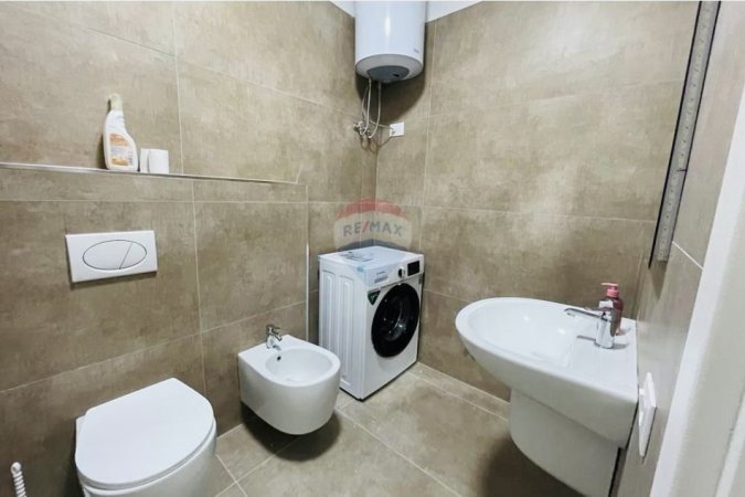 Tirane, jepet me qera apartament 1+1 , 550 € 