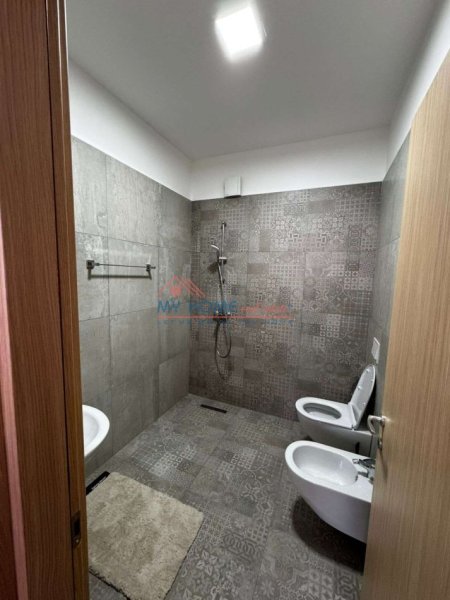 Tirane, jepet me qera apartament 2+1+Ballkon Kati 5, 100 m² 800 € (Rruga Don Bosko)