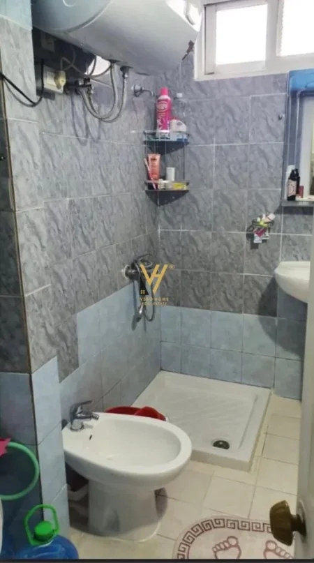 Tirane, jepet me qera apartament 1+1+Ballkon Kati 3, 60 m² 500 € (RRUGA BARDHYL)