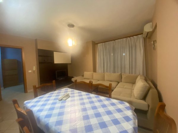 Tirane, jepet me qera apartament 2+1+Ballkon Kati 5, 92 m² 670 € (21 Dhjetori/Rr.Shefqet Musaraj)