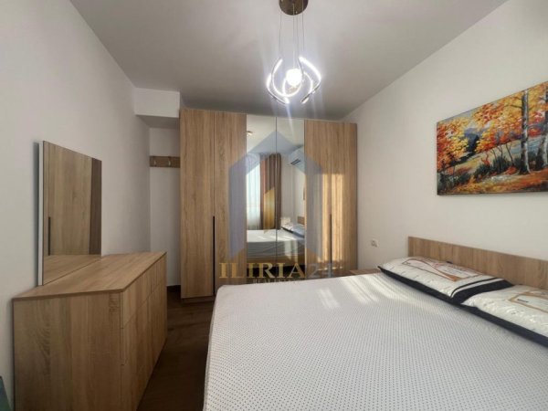Tirane, jepet me qera garsonier 1+1 Kati 8, 50 m² 500 € (Komuna e Parisit)